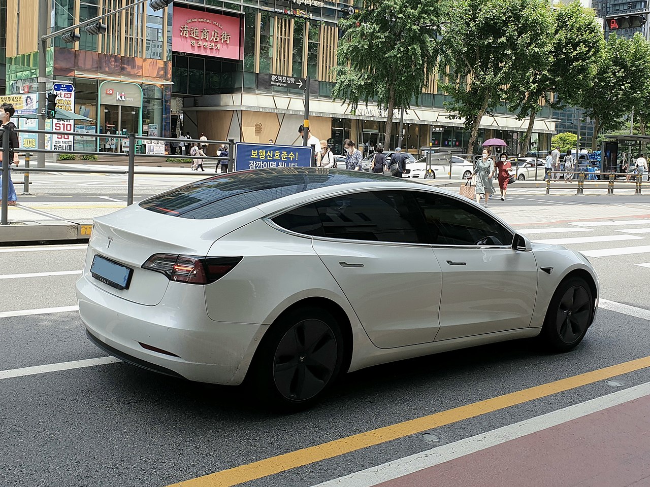 Tesla Model 3 rental in Dubai